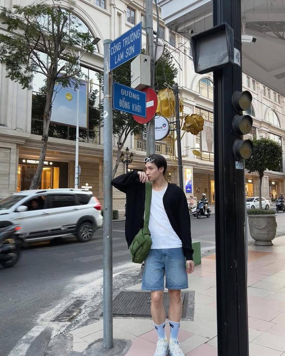 OOTD pakai cardigan ala Mean Phiravich (instagram.com/m34nismind)