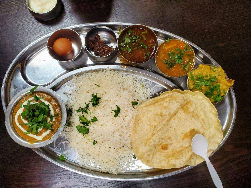 ilustrasi kuliner India (unsplash.com/Zoshua Colah)