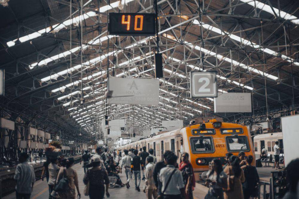 ilustrasi transportasi di Mumbai (unsplash.com/ANIRUDH)