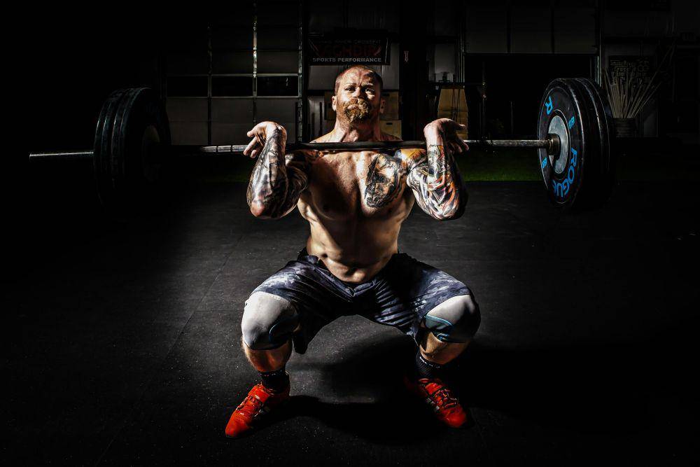 ilustrasi powerlifting (pexels.com/Binyamin Mellish)