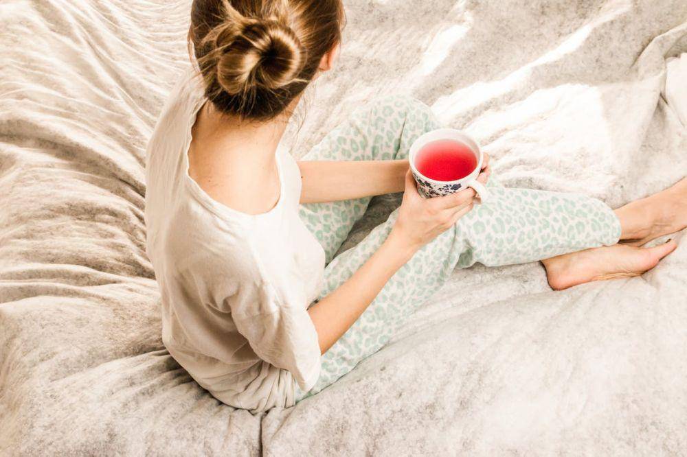 ilustrasi minum teh (pexels.com/JESHOOTS.com)