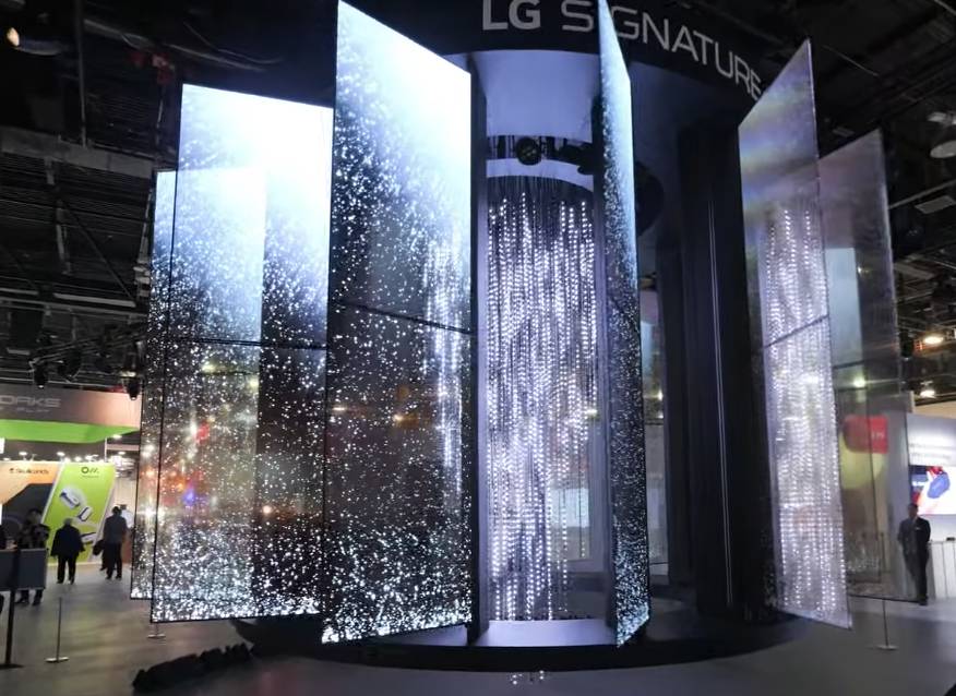 LG Signature OLED (youtube.com/JerryRigEverything)