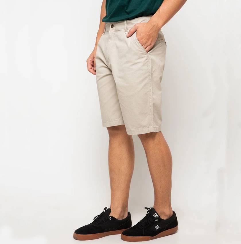 Cavendis Celana Pendek Pria Premium Chino (shopee.co.id/CaVendis Official Shop)