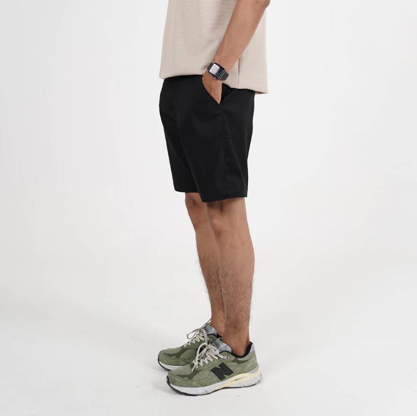 Fairgoods Celana Chinos Pendek Slim Fit Black (shopee.co.id/Fairgoods Official Shop)