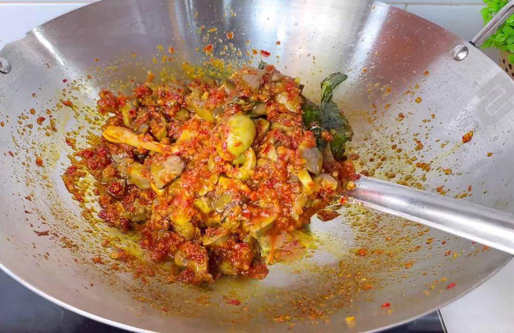 ilustrasi memasak sambal ati ampela mercon (YouTube.com/Ika Mardatillah)