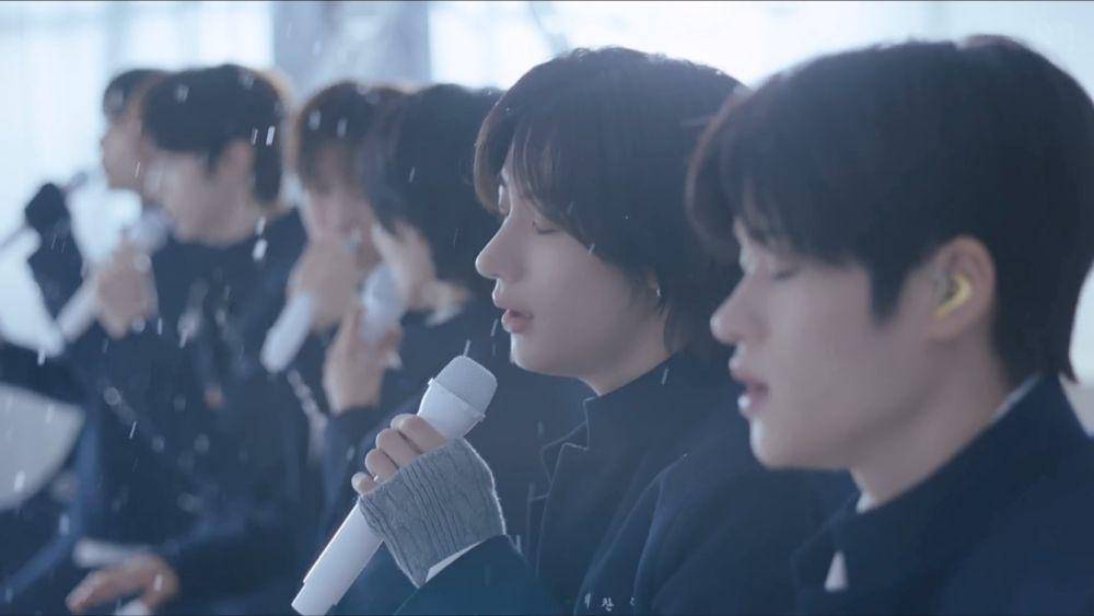 cuplikan stage video lagu "Hug" RIIZE (dok. youtube/SMTOWN)