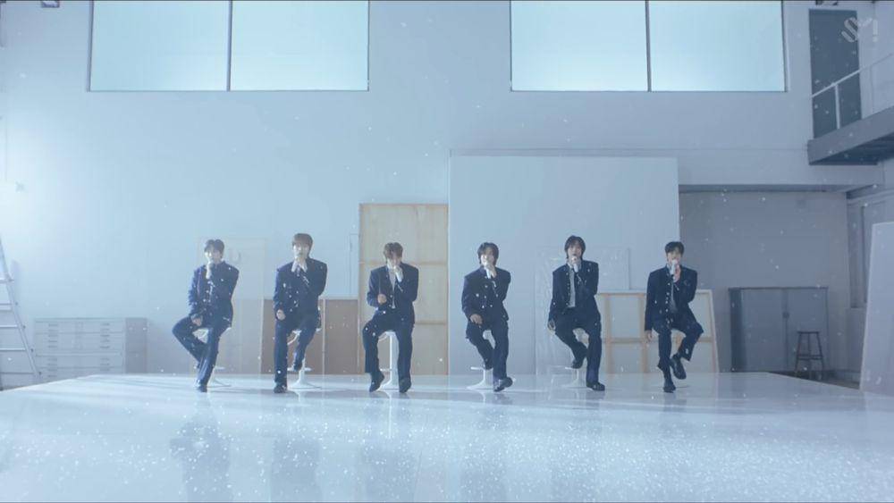 cuplikan stage video lagu "Hug" RIIZE (dok. youtube/SMTOWN)