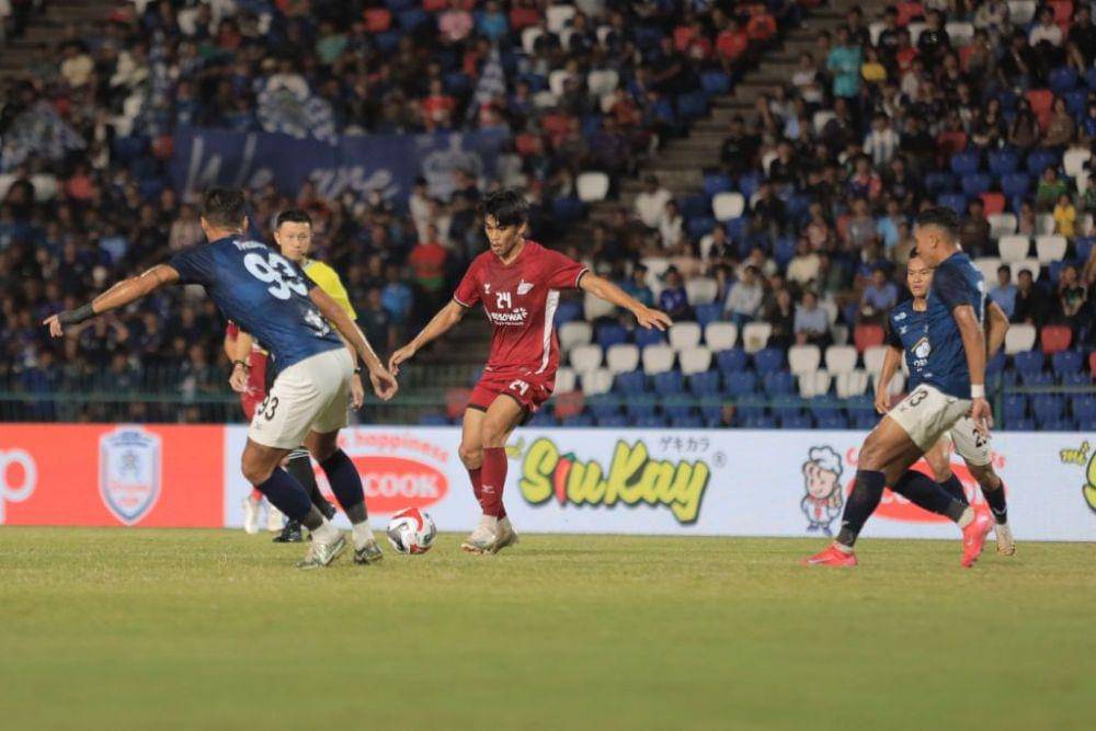 Salah satu momen laga matchday ketiga Grup A ASEAN Club Championship 2024/25 antara Svay Rieng FC versus PSM Makassar yang berlangsung di Phnom Penh Olympic Stadium pada Rabu 8 Januari 2025. (Dok. Ofisial PSM Makassar)