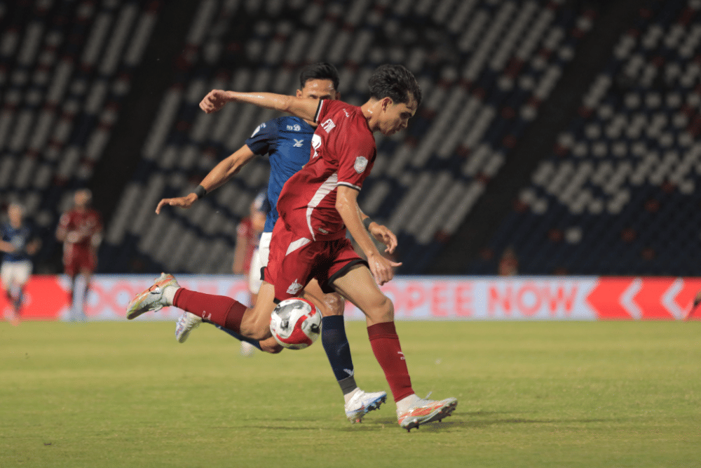 Salah satu momen laga matchday ketiga Grup A ASEAN Club Championship 2024/25 antara Svay Rieng FC versus PSM Makassar yang berlangsung di Phnom Penh Olympic Stadium pada Rabu 8 Januari 2025. (Dok. Ofisial PSM Makassar)