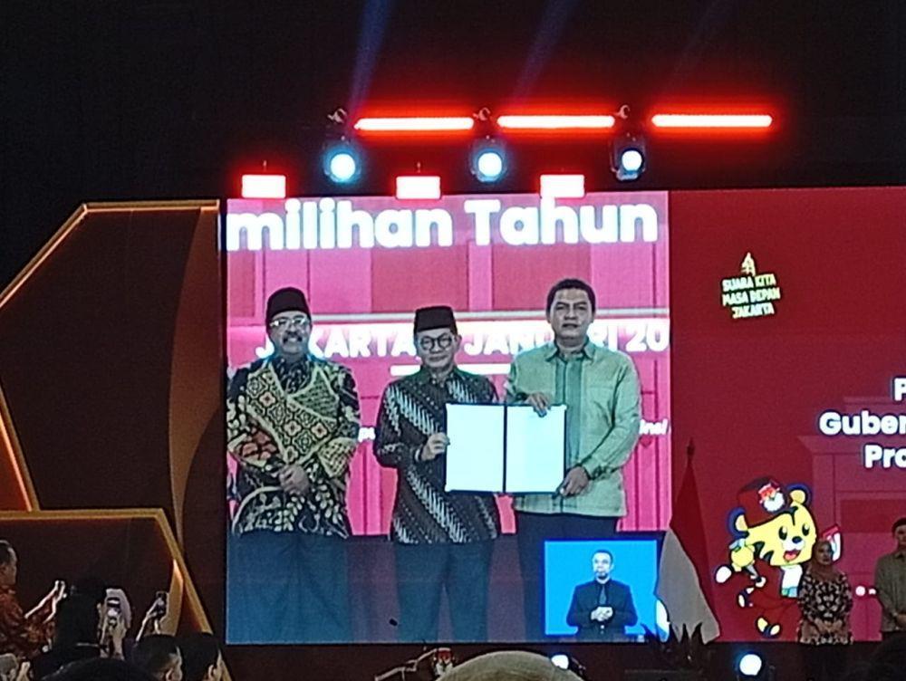 Ditetapkan Sebagai Gubernur Terpilih, Pramono-Rano Kompak Pakai Batik