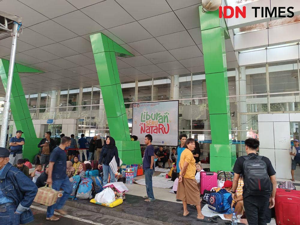 Selama pelaksanaan Posko Angkutan Nataru, 18 Desember 2024-8 Januari 2025 kemarin, KSOP Kelas I Balikpapan mencatat ada 57.088 penumpang yang melalui Pelabuhan Semayang. (IDN Times/Erik Alfian)