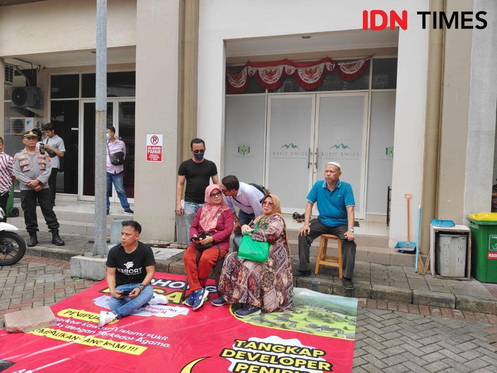 Tak Terima Sertifikat, Warga Geruduk Kantor Developer di Bekasi