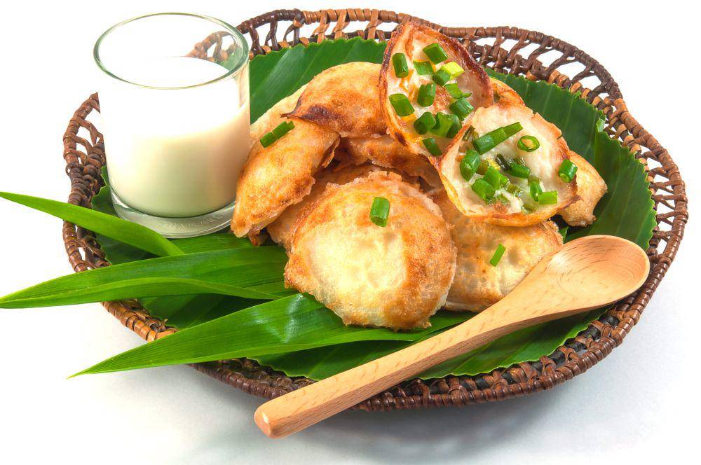 ilustrasi kanom krok, pancake khas Thailand (vecteezy.com/pairhandmade)