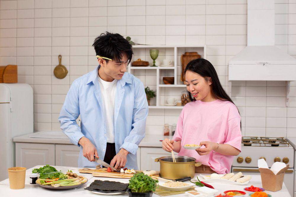 ilustrasi memasak bersama (freepik.com/freepik)