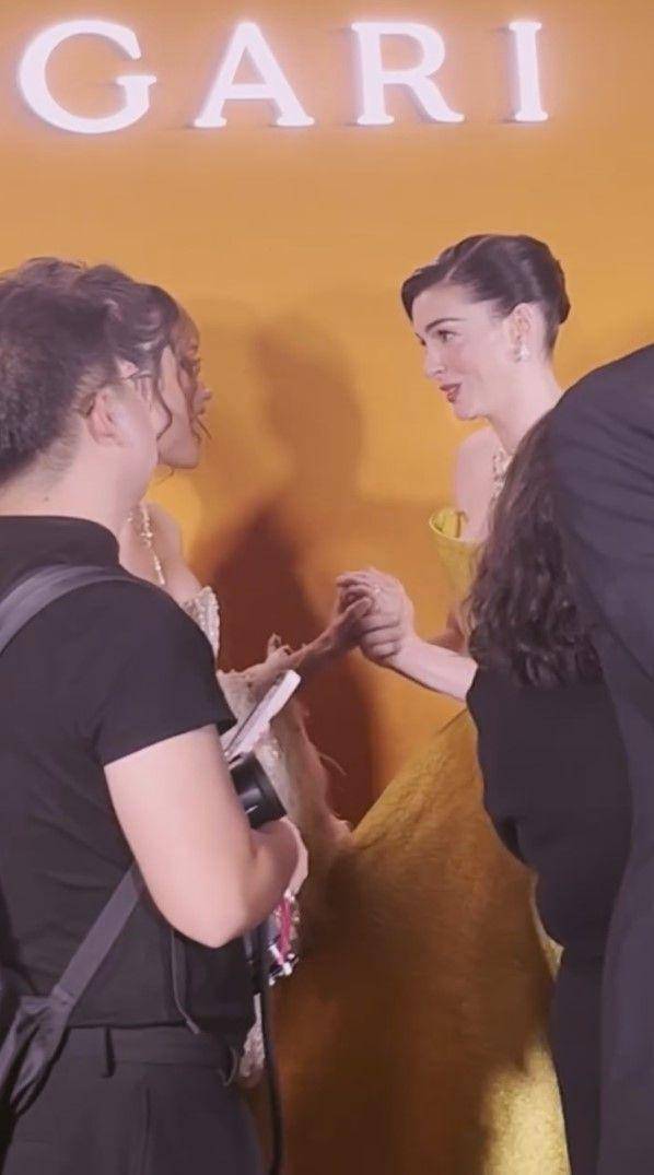 potret Cinta Laura bareng Anne Hathaway (instagram.com/claurakiehl)