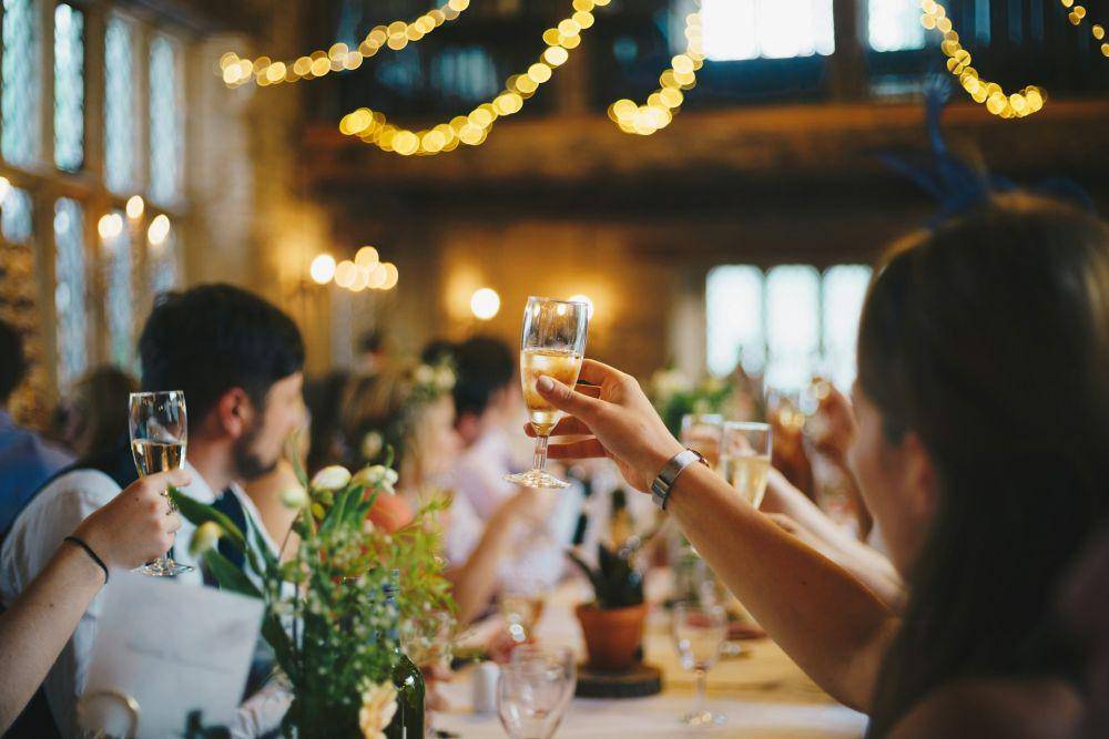 Ilustrasi gala dinner (unsplash.com/alelmes)