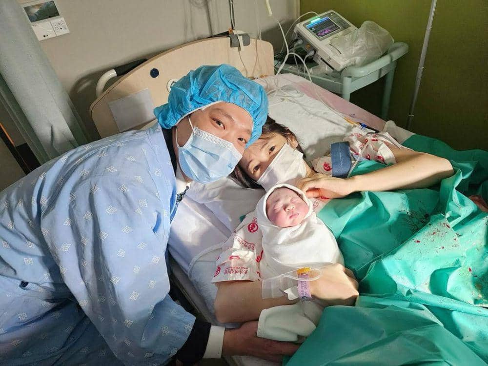 Kim Bo Mi dan Yoon Jeon Il (Instagram.com/bbomi0515)