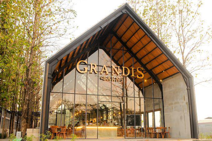 5 Rekomendasi Cafe Berkonsep Glass House di Karanganyar, Estetik!