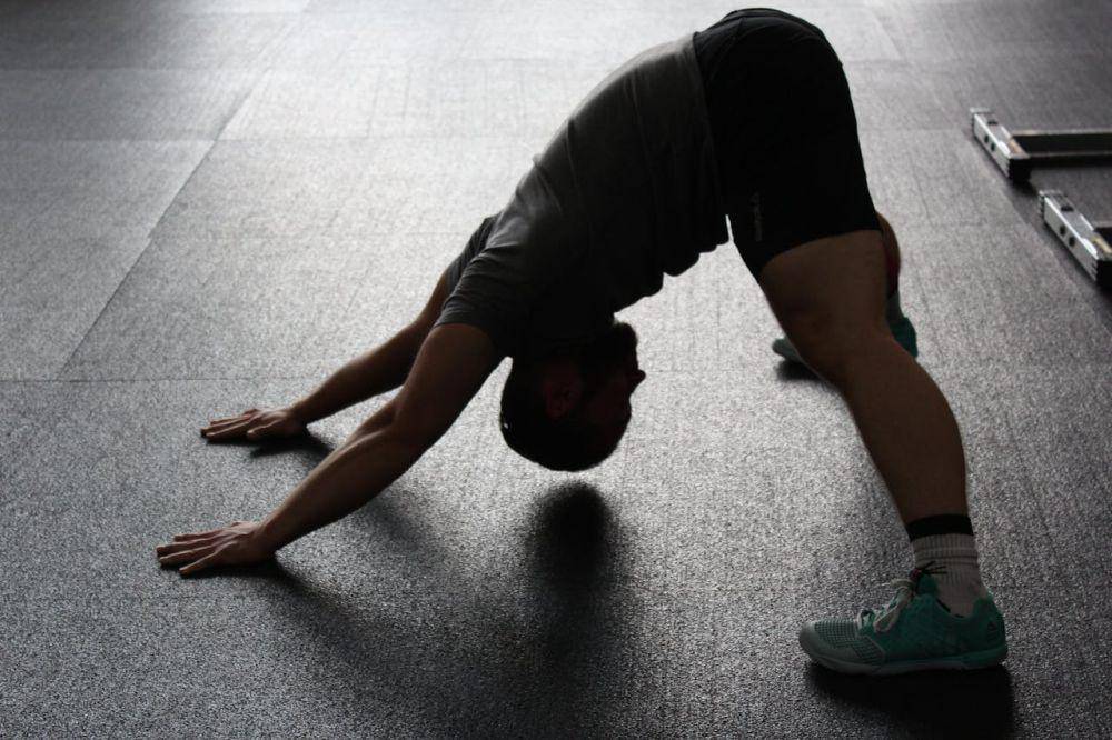 ilustrasi stretching (pexels.com/Pixabay)