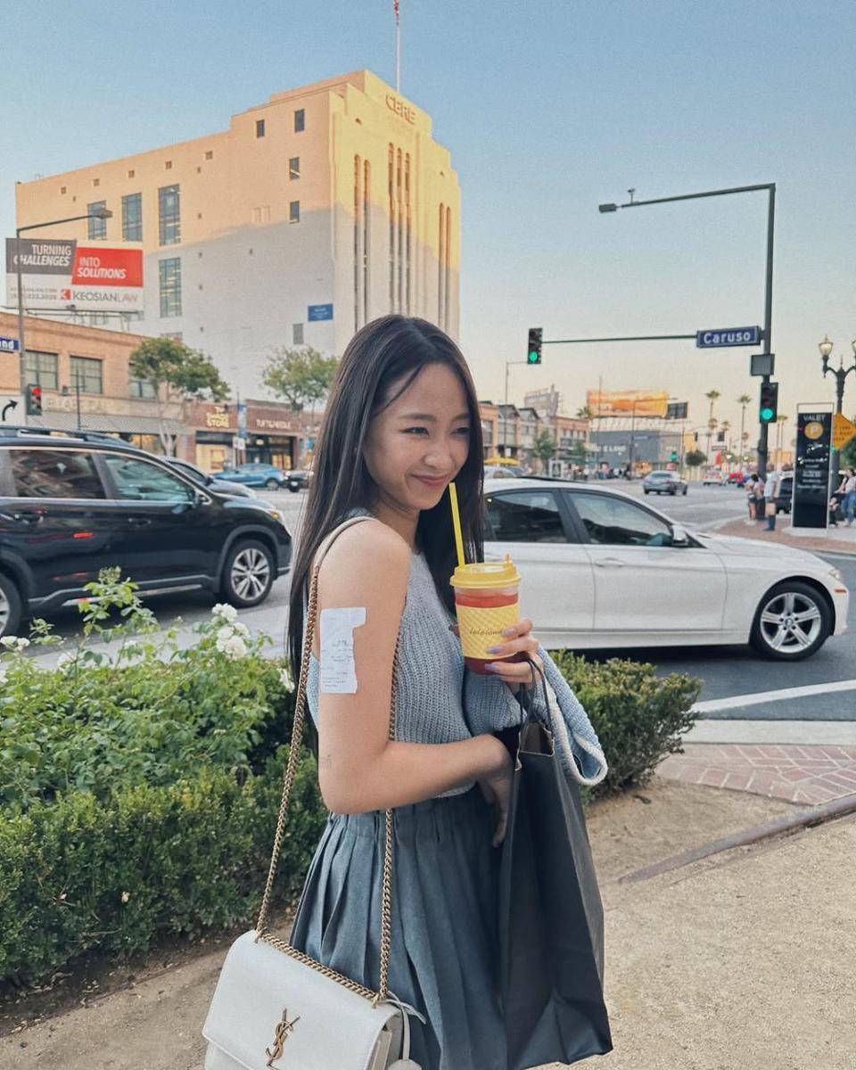 OOTD ala Dita Karang (instagram.com/hey__deets)