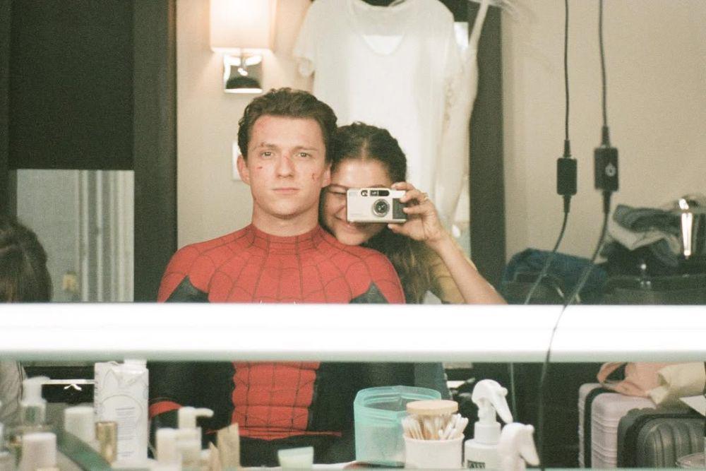 Resmi Tunangan, Begini Kisah Cinta Tom Holland dan Zendaya