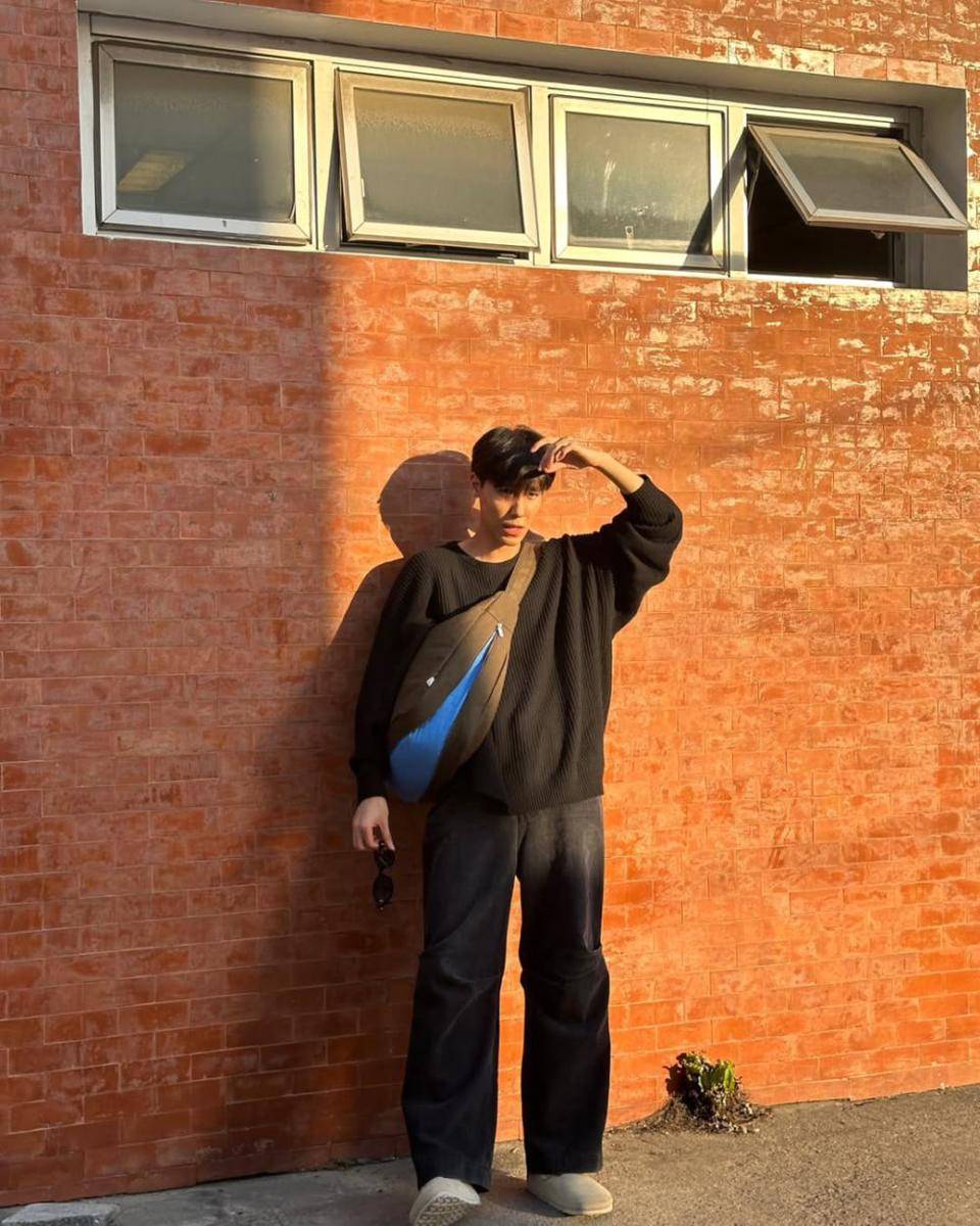 outfit minimalis ala Junior Panachai (instagram.com/junniorrs)