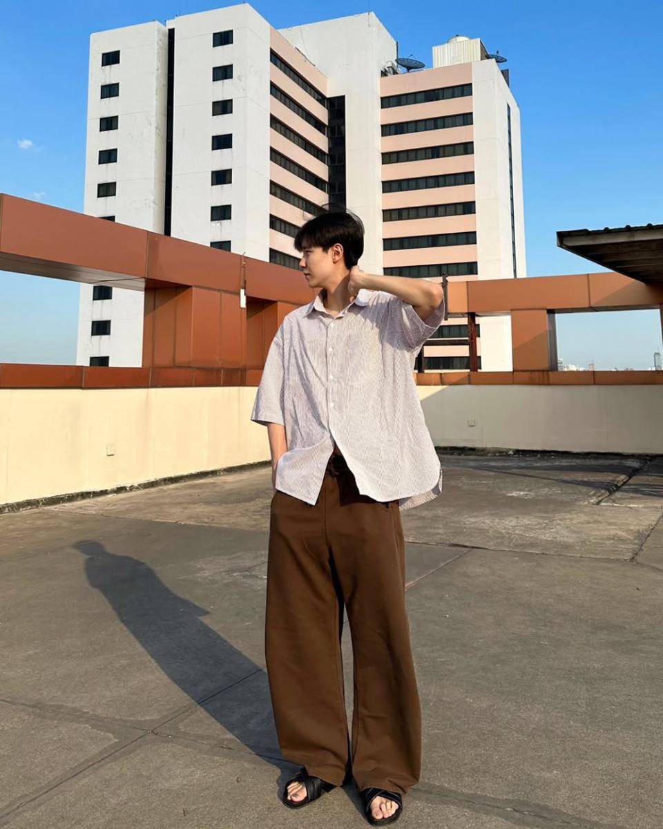 outfit minimalis ala Junior Panachai (instagram.com/junniorrs)
