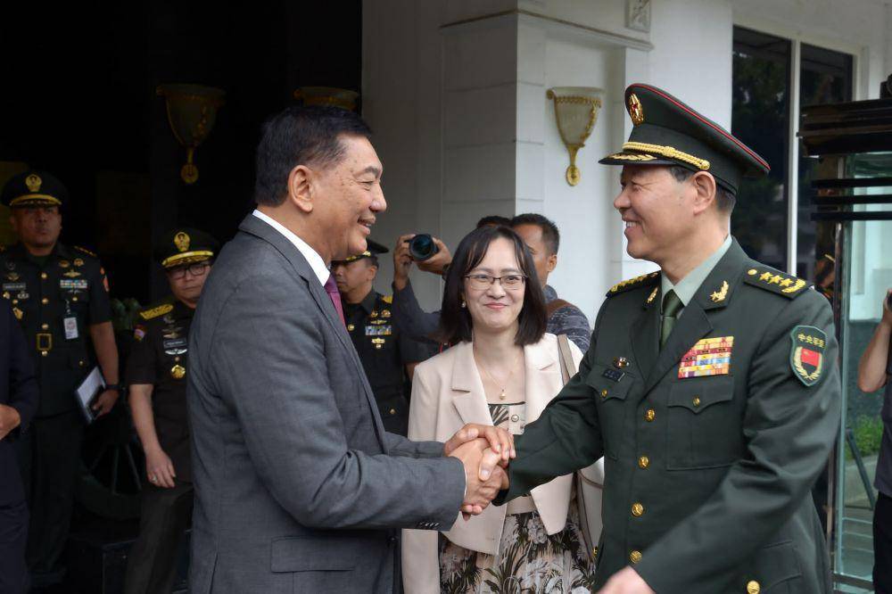 Menhan RI, Sjafrie Sjamsoeddin menerima kunjungan kehormatan Kepala Staf Gabungan Komisi Militer Pusat China. (dok. Biro Infohan Setjen Kemhan)