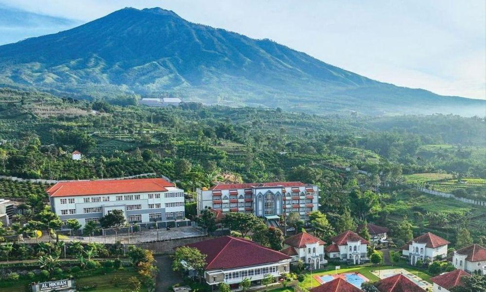 Foto Pondok Pesantren Al-Hikmah IIBS ( Sumber: Website SMP-SMA Al-Hikmah IIBS Batu )