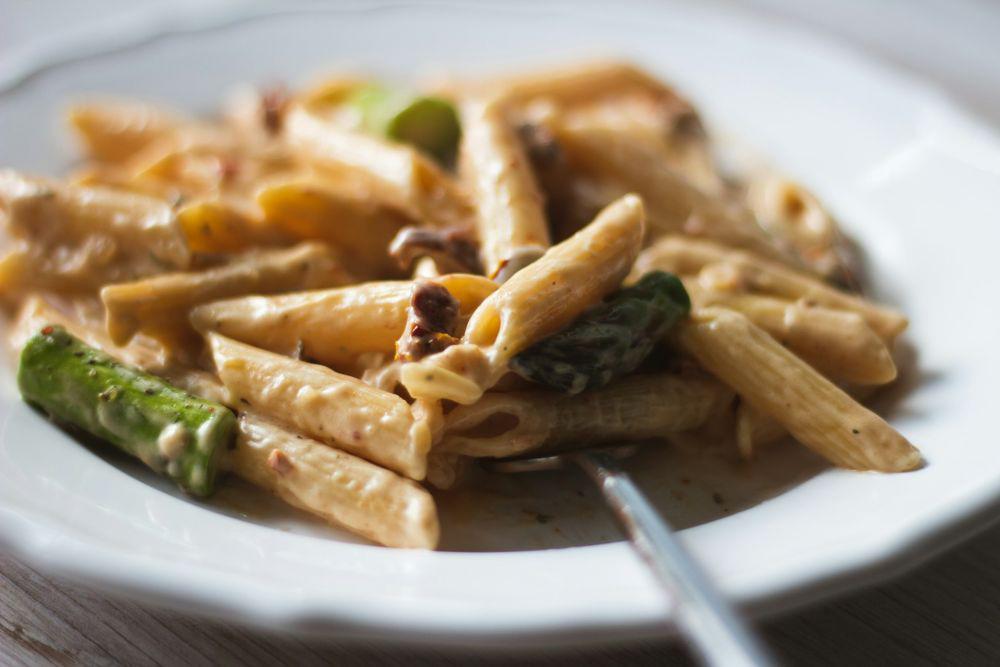 Perbedaan Saus Alfredo dan Carbonara untuk Pasta yang Perlu Kamu Tahu
