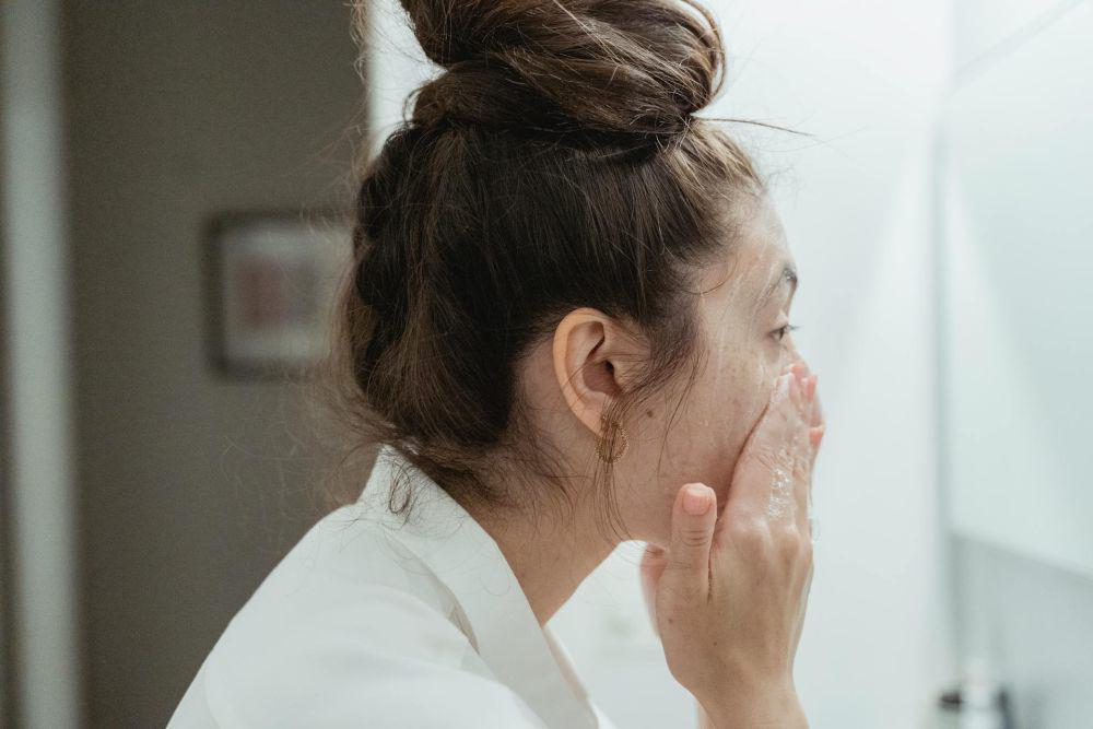 5 Rekomendasi Cleanser Powder, Sabun Wajah Berbentuk Bubuk