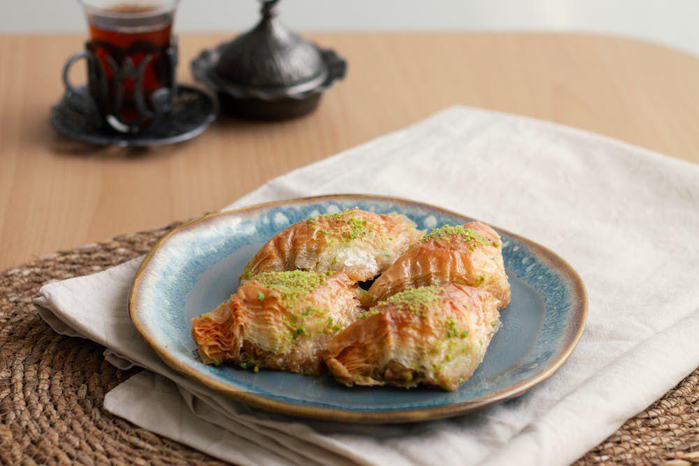 Resep Bolen Pisang Pistachio yang Renyah, Cocok untuk Teman Ngopi