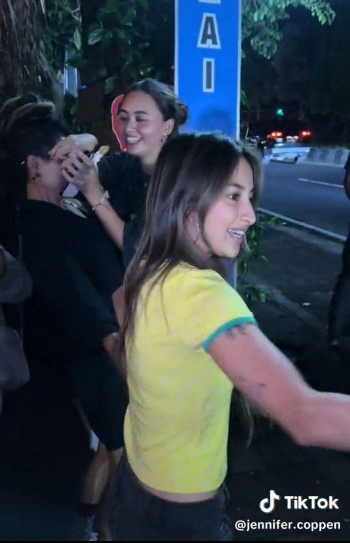 Jennifer Coppen beri hadiah mobil untuk mertua (Tiktok.com/jennifer.coppen)
