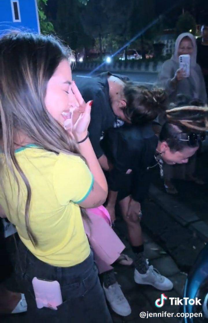 Jennifer Coppen beri hadiah mobil untuk mertua (Tiktok.com/jennifer.coppen)