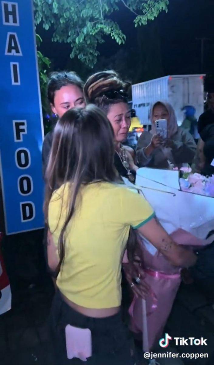 Jennifer Coppen beri hadiah mobil untuk mertua (Tiktok.com/jennifer.coppen)