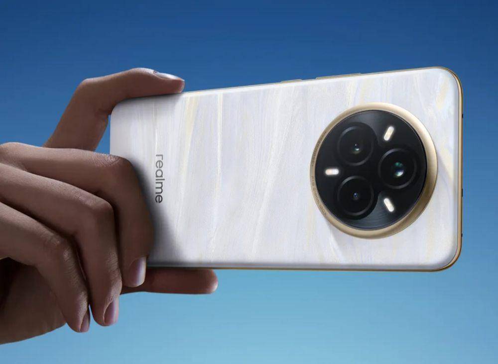 tampilan sisi belakang realme 14 Pro+  (realme.com)