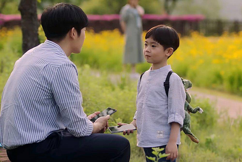 still cut One Spring Night (youtube.com/netflixkcontent)