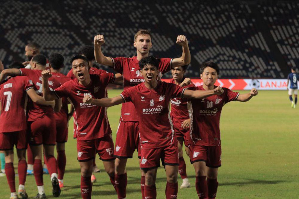 Para pemain PSM Makassar merayakan gol Nermin Haljeta di pertandingan ASEAN Club Championship 2024/25. (Instagram.com/psm_makassar)