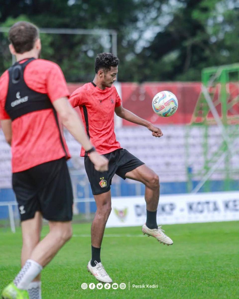Pemain Persik Kediri saat berlatih. Instagram.com/persikfcofficial