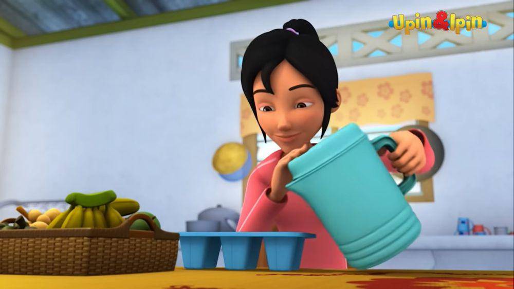Kak Ros sedang memasak (dok. Les' Copaque Production/Upin Ipin)