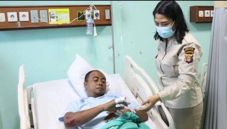 Aipda Samsul Arifin, kini harus menjalani perawatan di rumah sakit lantaran mengalami luka-luka setelah terjatuh dari kendaraan. (Dok. Polres Bontang)