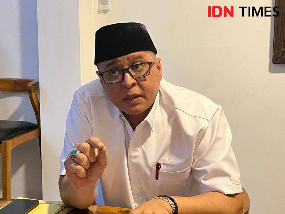 Founder PT Indonesia Mental Inspirasi, Drs Mohsein Saleh Badegel SH MSc meluncurkan buku berjudul ‘’Street Fighter’’. (IDN Times/Anggun Puspitoningrum)