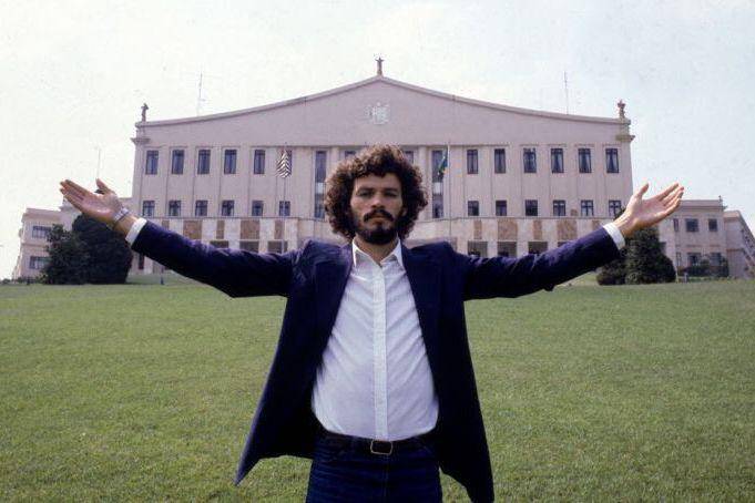 Foto Socrates, pemain sepak bola terpintar dalam sejarah. (Pinterest/sofoot.com)