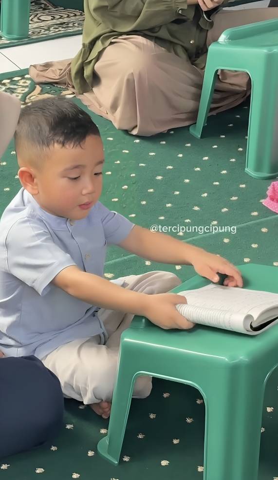 Cipung belajar ngaji (instagram.com/tercipungcipung)