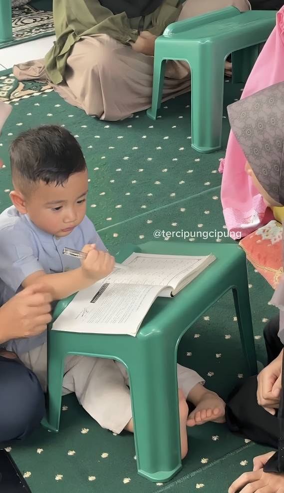 Cipung belajar ngaji (instagram.com/tercipungcipung)