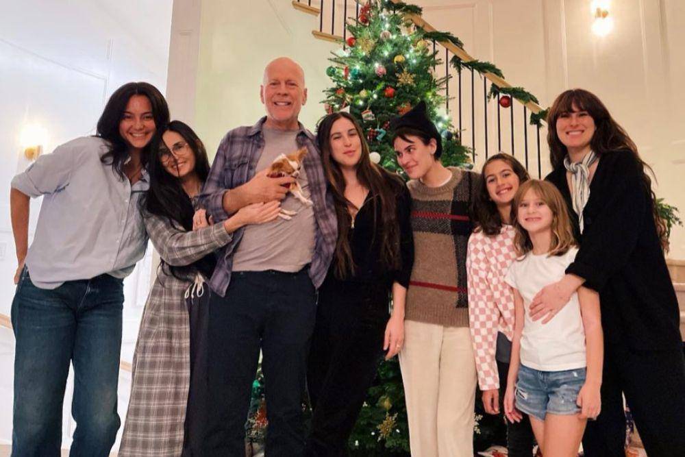 Demi Moore, Bruce Willis, dan anak-anak mereka (instagram.com/demimoore)
