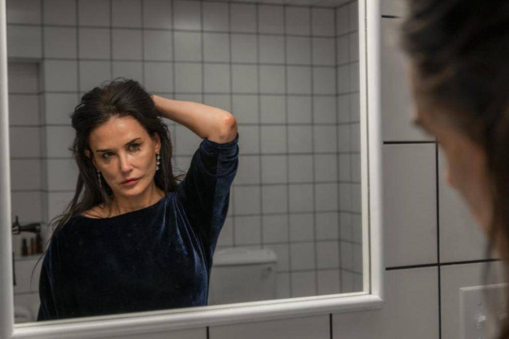 cuplikan adegan yang diperankan Demi Moore (dok. Working Title Films/The Substance)