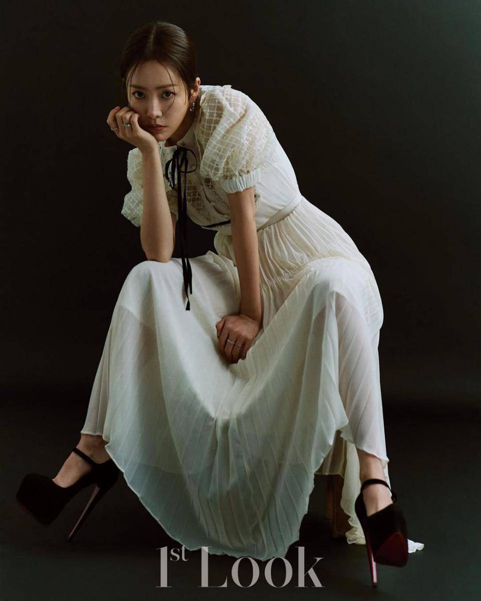 Han Ji Min (instagram.com/roma.emo)