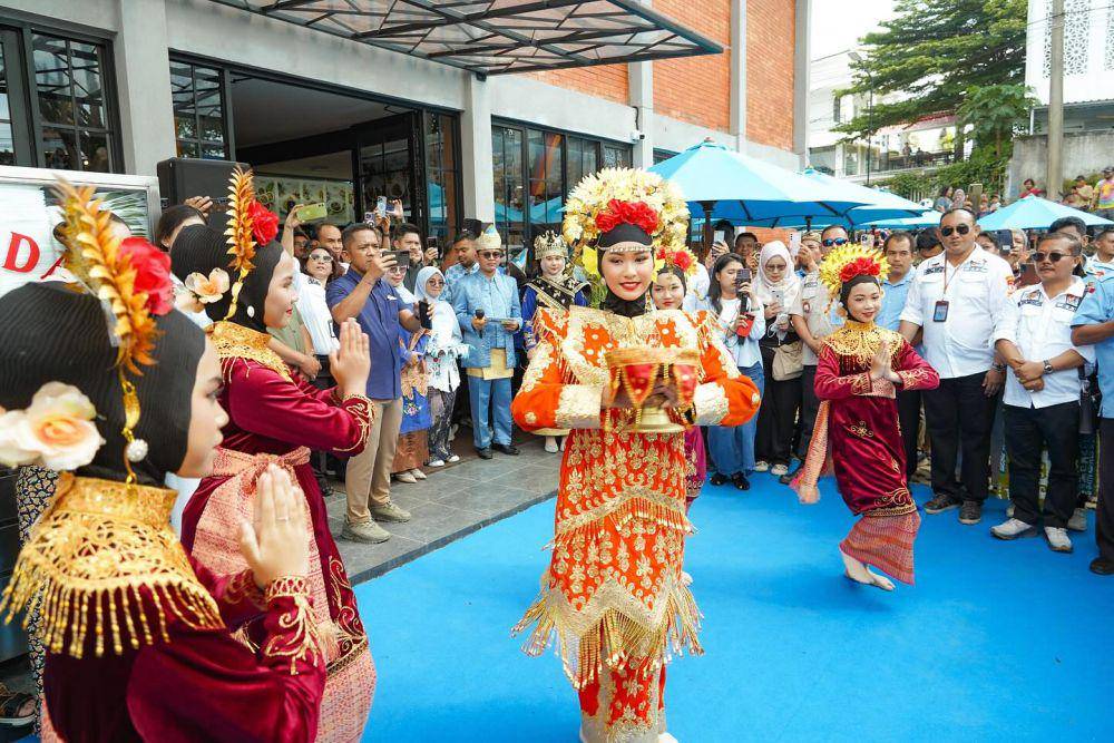 pembukaan rumah makan Raffi Ahmad (Instagram.com/raffinagita1717)
