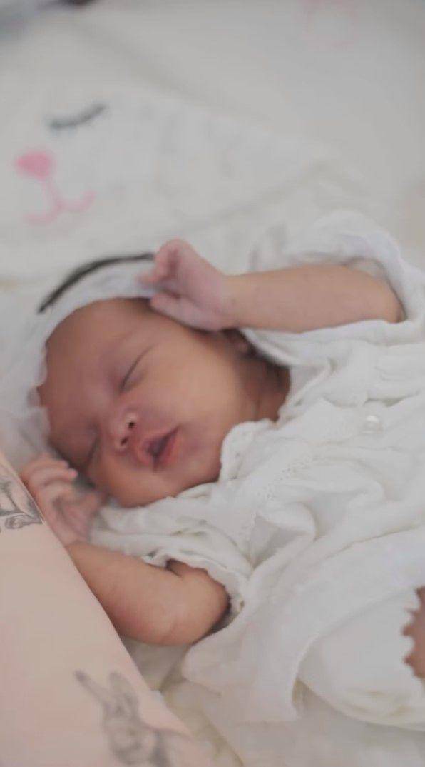 potret akikah anak kedua Risa Saraswati (instagram.com/risa_saraswati)